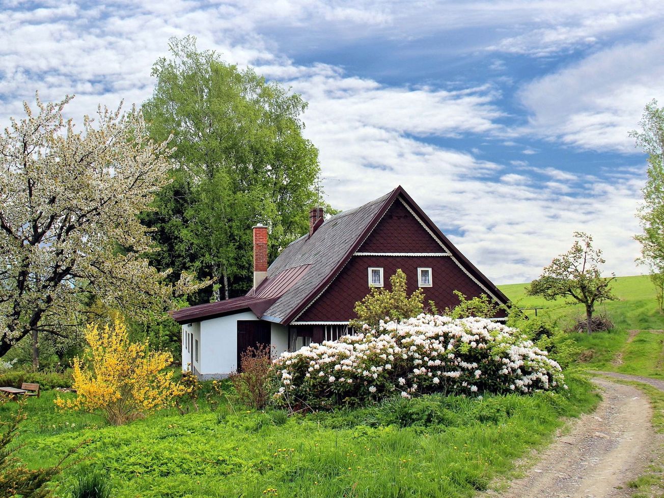 JUDIKATÚRA: Právo cesty vlastníka stavby cez priľahlý pozemok