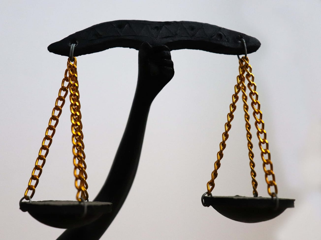 LEGISLATÍVA: Plénum Ústavného súdu SR prijalo na ďalšie konanie tri návrhy na vyslovenie nesúladu ustanovení zákonov