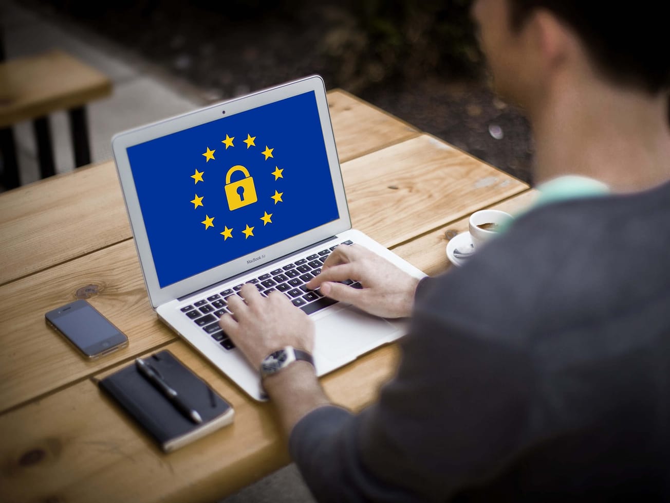 JUDIKATÚRA: GDPR - Uloženie povinnosti vymazať osobné údaje aj bez žiadosti dotknutej osoby