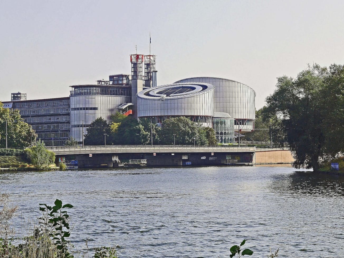 Európsky súd pre ľudské práva rozhodol v dvoch prípadoch proti SR